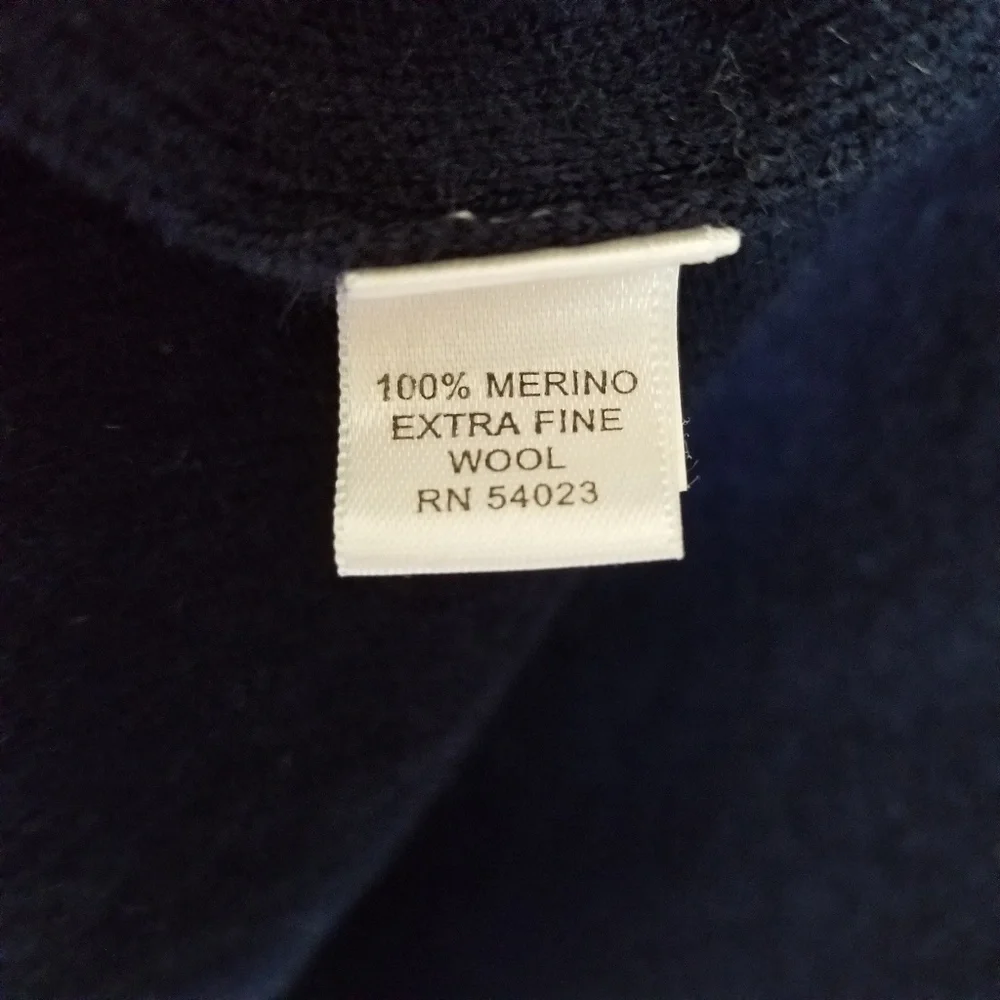 Banana Republic Navy Blue Fine Merino Wool Diamond Pattern V-Neck Sweater Large